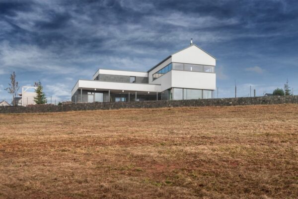 Rodinný dům ve svahu