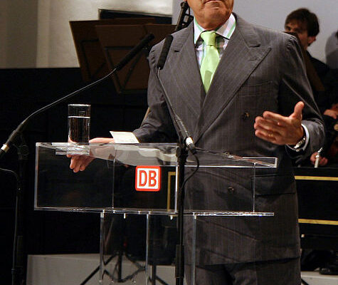 Futuristické stavby Normana Fostera zná hlavně Londýn