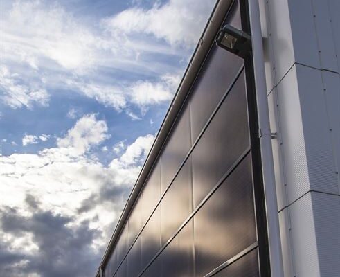 Ruukki představuje systém stěnových solárních panelů