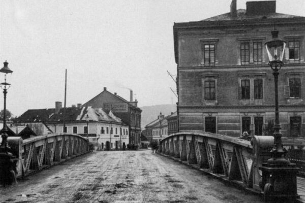 Historický most v Krnově po opravě opět otevřen