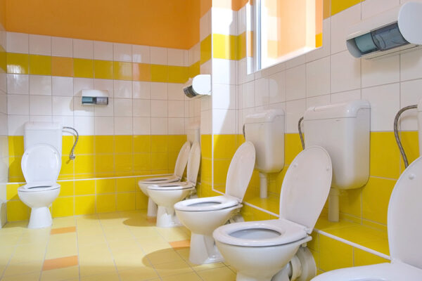 RAKO věnuje obklady pro osm vítězných škol a školek v soutěži Domestos pro školy