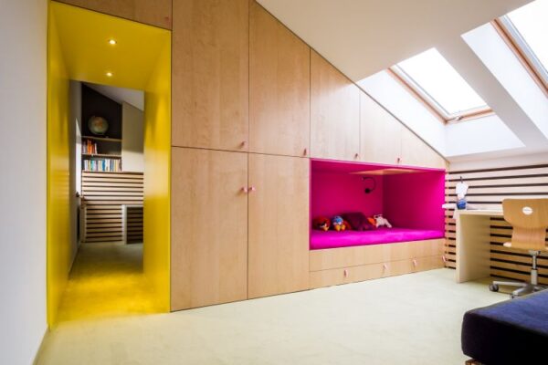 Interiér rodinného domu ve Velaticích