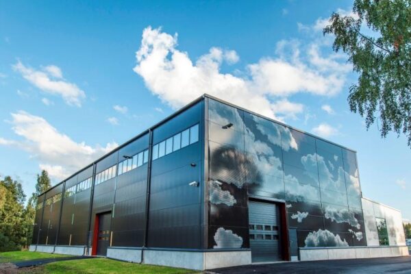 První hala s téměř nulovou spotřebou energií byla postavena ve Finsku