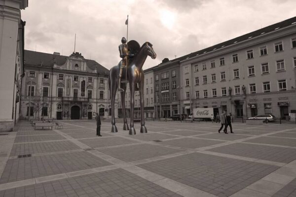 V Brně je od víkendu instalována socha Jošta Lucemburského