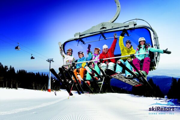 SkiResort Černá hora – Pec spustil dvě nové lanovky