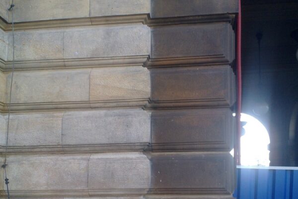 Rekonstrukce fasád historické budovy Národního divadla dokončena