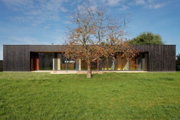 Dům jako černá horizontála