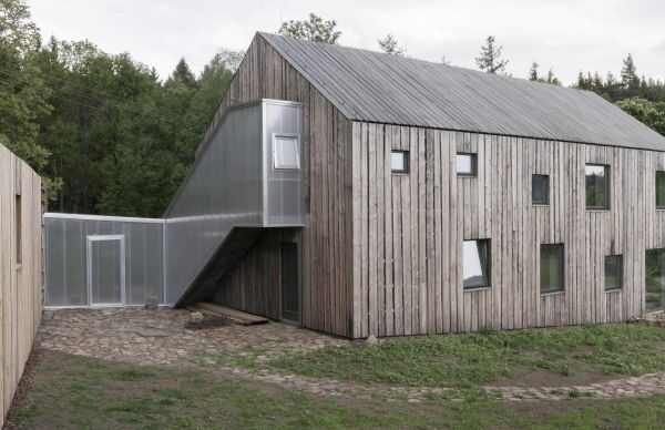 Novodobý statek ve středočeské krajině