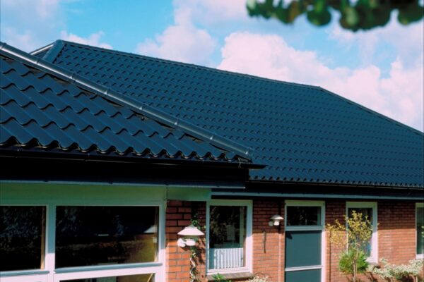 Plechové střešní krytiny Topline a Ideal ve variantě STRONG