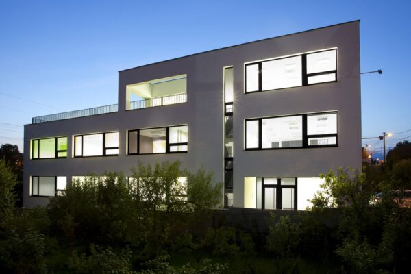 Administratívna budova F