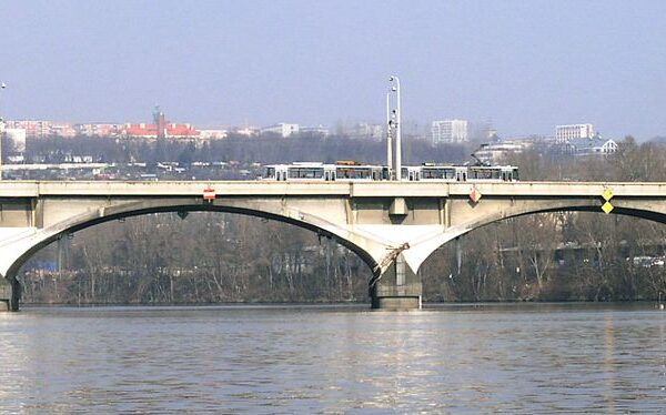 Praha Libeňský most nezbourá, ale opraví, rozhodli zastupitelé
