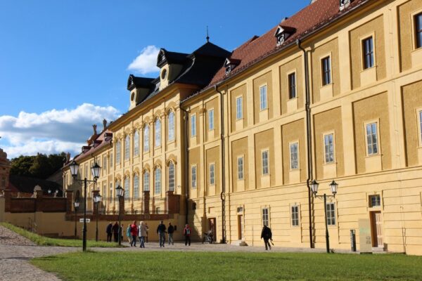 Stavbou roku 2016 v Karlovarském kraji je obnova kláštera v Teplé