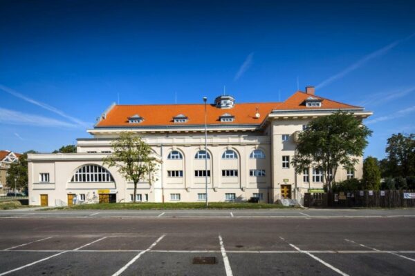 Východočeská galerie představuje budovu sokolovny