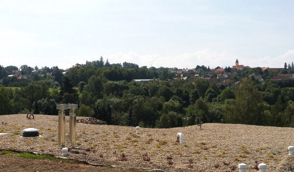 Chytrý dům krytý zeminou