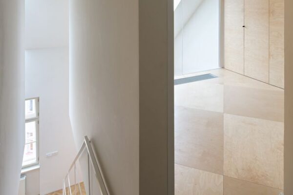 Rekonstrukce bytového domu na Letné