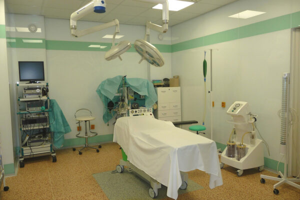 První operační sál na Slovensku s antibakteriálním sklem