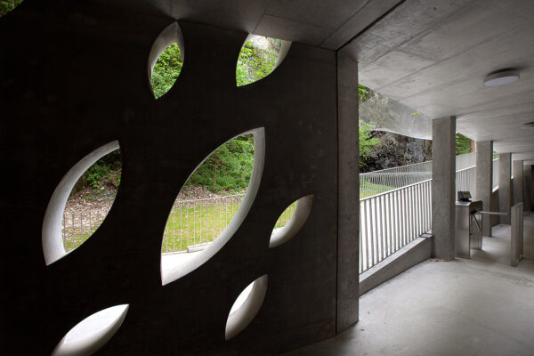 Vstupní budova areálu Punkevních jeskyní