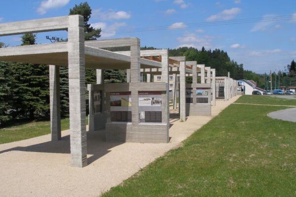 Promenáda – kolonáda – labyrint