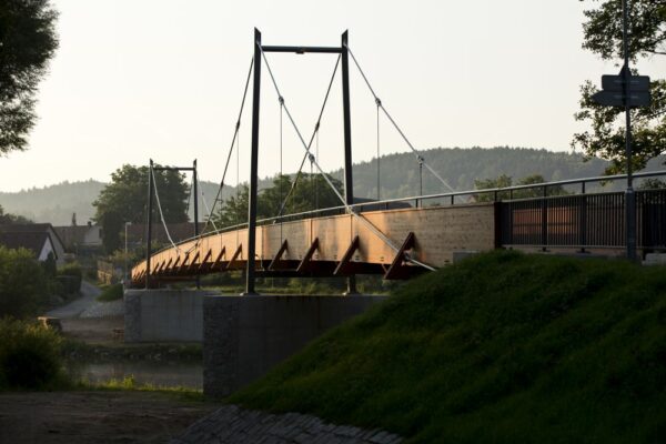 Visutá lávka přes Sázavu