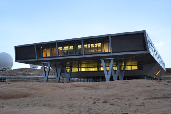 BBC: Dřevěné chaty v Antarktidě nahrazují futuristické stanice