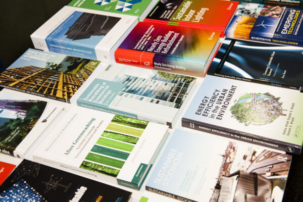 Knižní fond k tematice šetrných budov v NTK se rozrůstá o další tituly