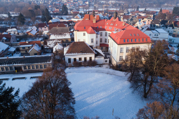 Přístavba školy a novostavba sportovní haly ve Starém Plzenci