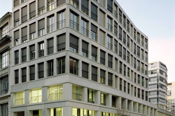 Jiná perspektiva: Jonathan Sergison (GB)