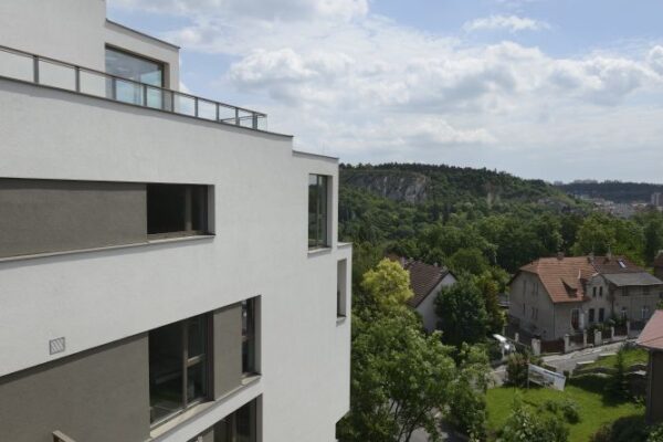 Domy ve svahu pod Dívčími Hrady