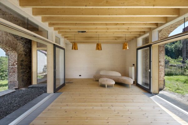 Proměna stodoly v Bílce