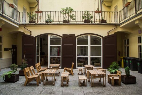 Studentský klub na Hollaru