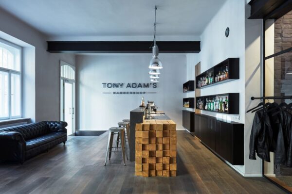 Interiér holičství Tony Adam’s Barbershop