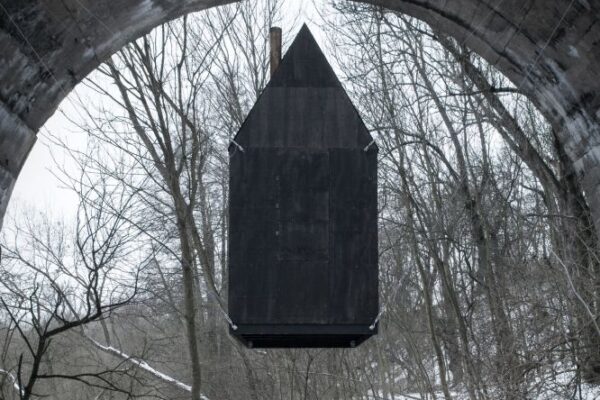 Černý létající dům