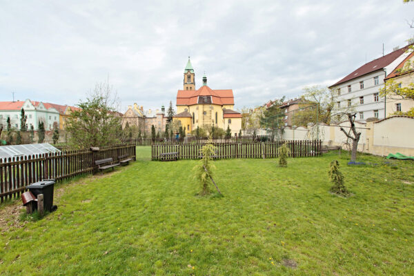 Obnova Jiráskova náměstí s klášterní zahradou v Plzni