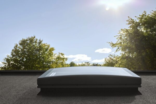 Světlík s bezrámovým zaobleným zasklením