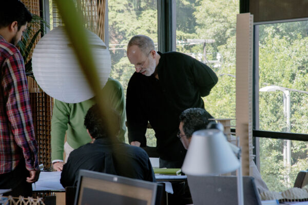 Může architektura měnit svět?