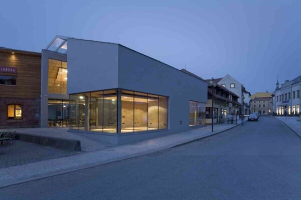 Obchodní centrum v Rožnově pod Radhoštěm