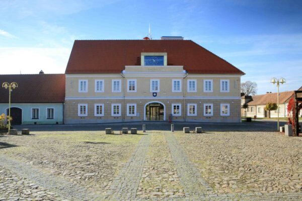 Radnice a knihovna Kardašova Řečice