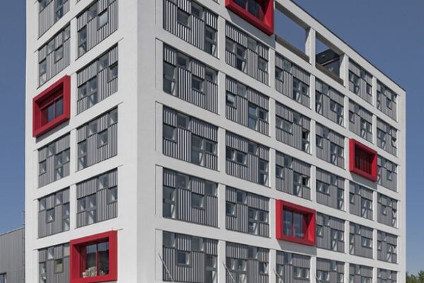 Výšková budova v Měšicích u Prahy