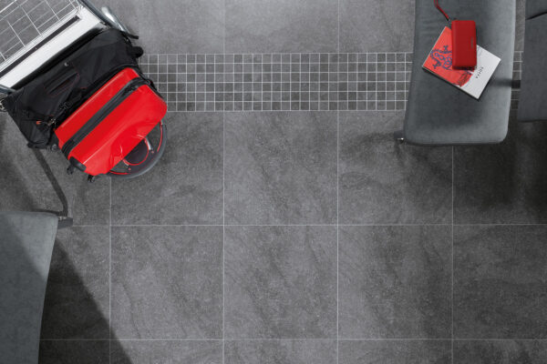 Série KAAMOS „Kámoš na podlaze“