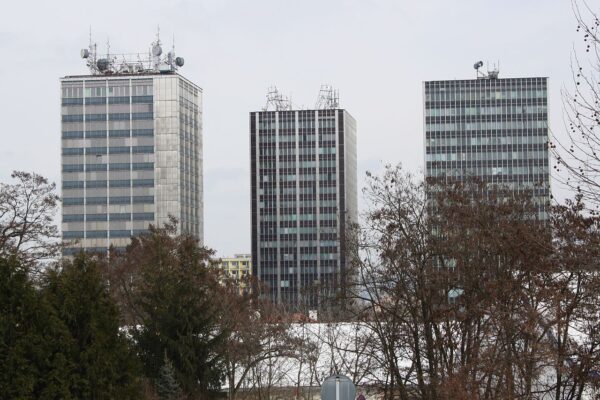 Rekonstrukce administrativních věžáků v Šumavské