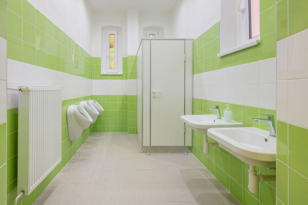 RAKO opět pomáhá s rekonstrukcí sociálních zařízení škol