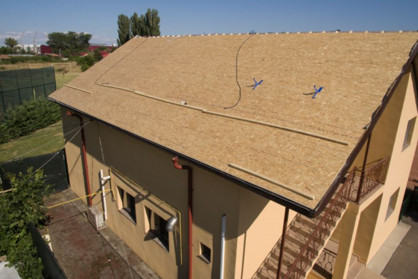 Nová střecha rodinného domu s využitím desek Roofing Board