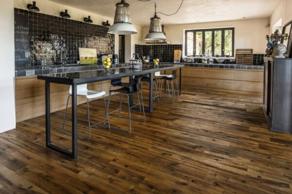 Dřevěné podlahy potřebují po topné sezóně jarní kúru