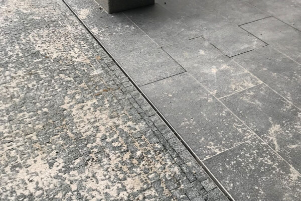 Odvodnění ploch štěrbinovým systémem