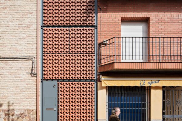 Dům v úzké proluce