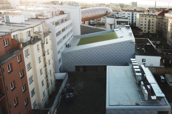 DOX se rozšířil o multifunkční sál