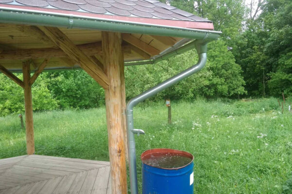 Jak se připravit na sucho? Hospodařte s dešťovkou!