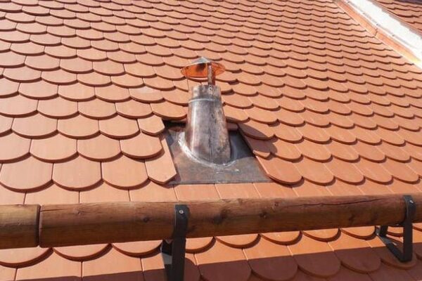 Oprava střechy paláce na hradě Bítov