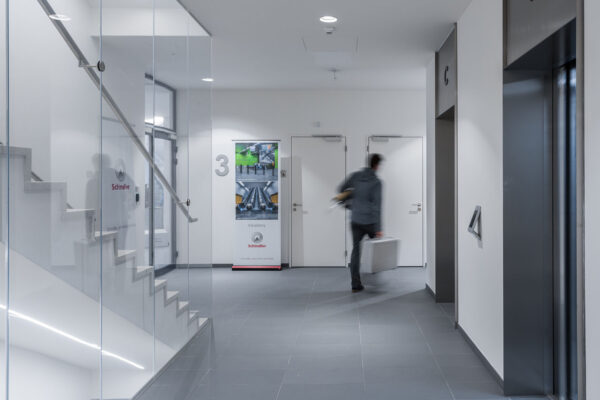 Výtahy Schindler v administrativních budovách na Waltrovce