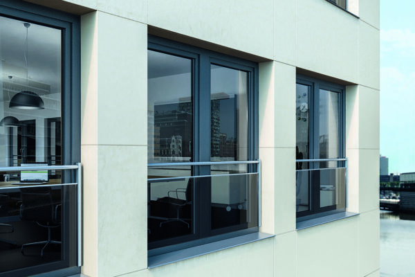 Nové bezpečnostní zábradlí pro plastová okna Schüco